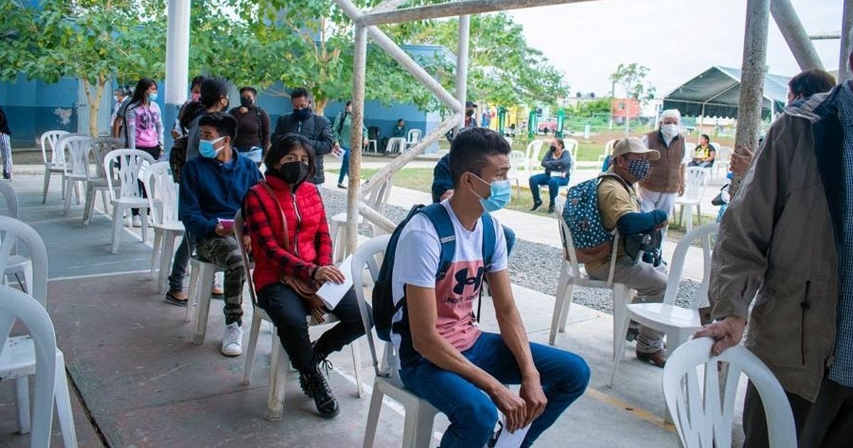 Completan vacunación a jóvenes