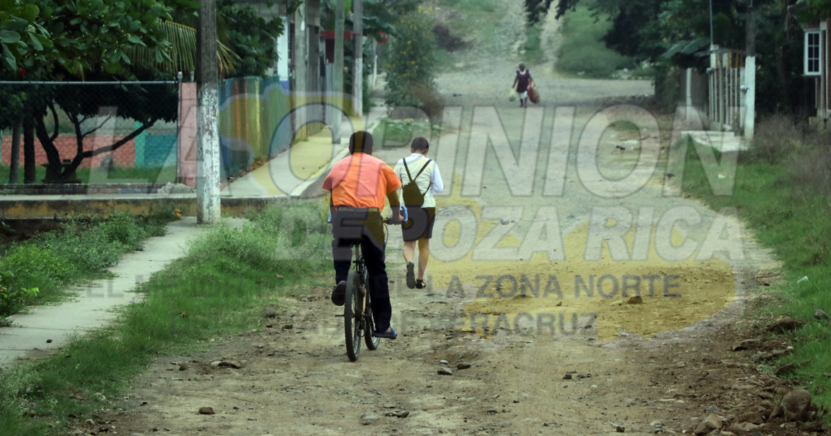 Comunidades abandonadas se organizan para exigir carreteras dignas, en Cazones