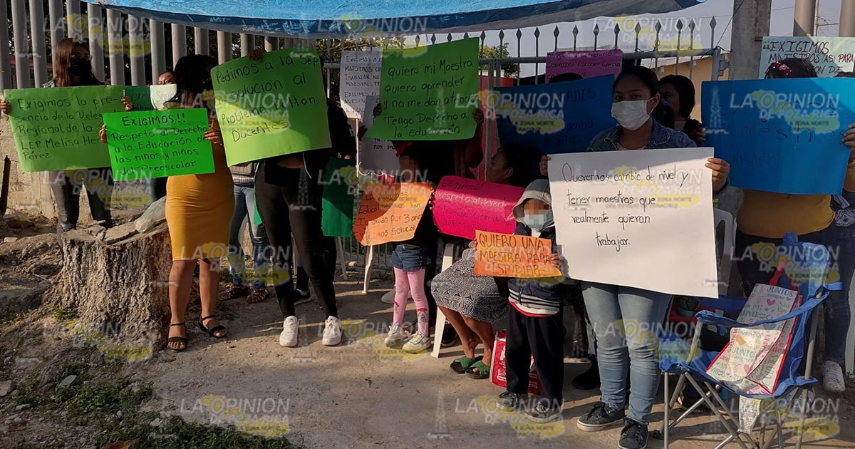 Dan ultimátum a supervisora escolar en Papantla