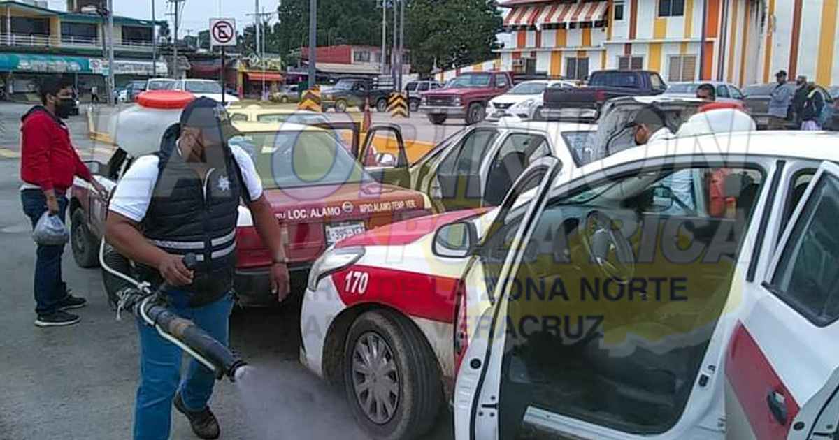 Desinfectan transportes y terminales en contra de la Covid-19