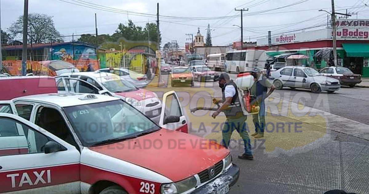 Desinfectan transportes y terminales en contra de la Covid-19