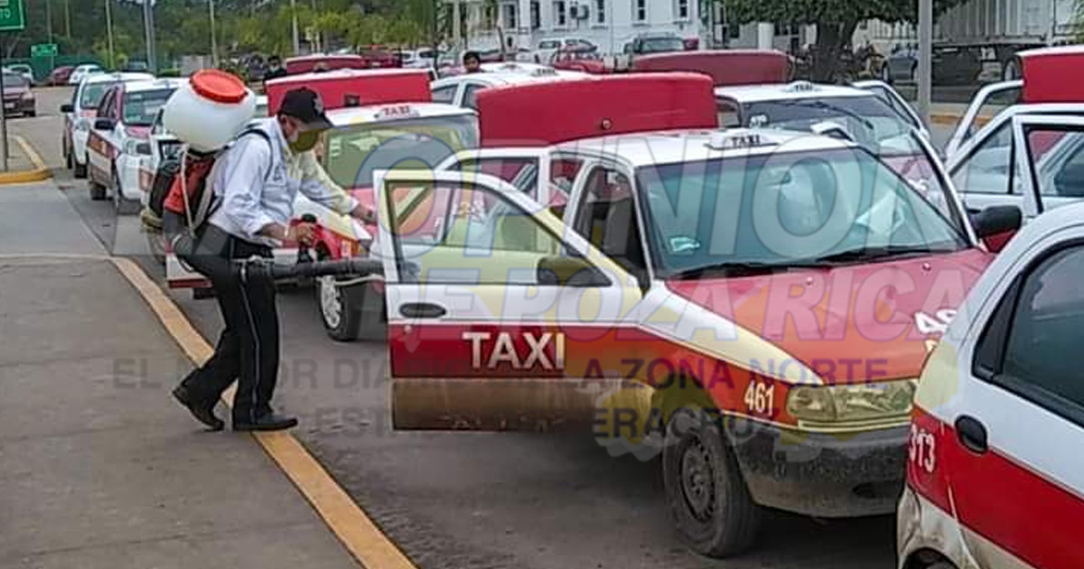 Desinfectan transportes y terminales en contra de la Covid-19