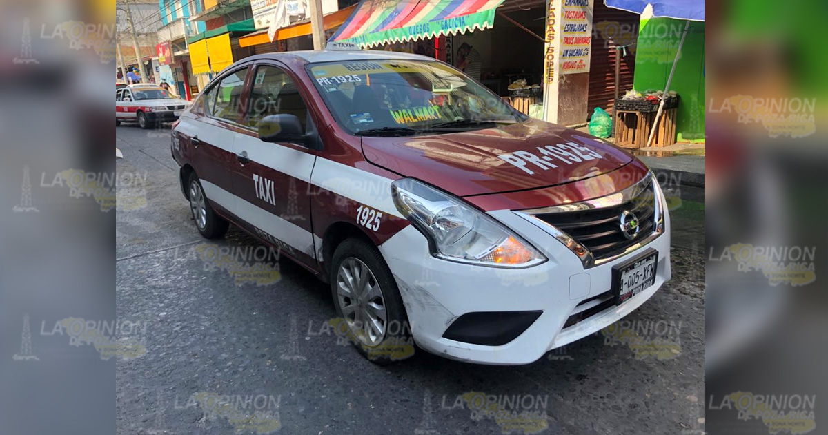 Destroza auto al estacionarse