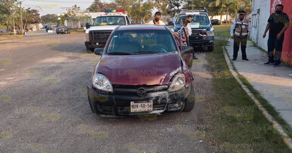 Estrella auto en pared del estadio municipal