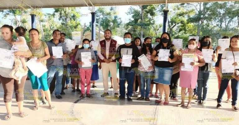 Expiden 350 documentos registrales gratuitos en comunidad de Coatzintla