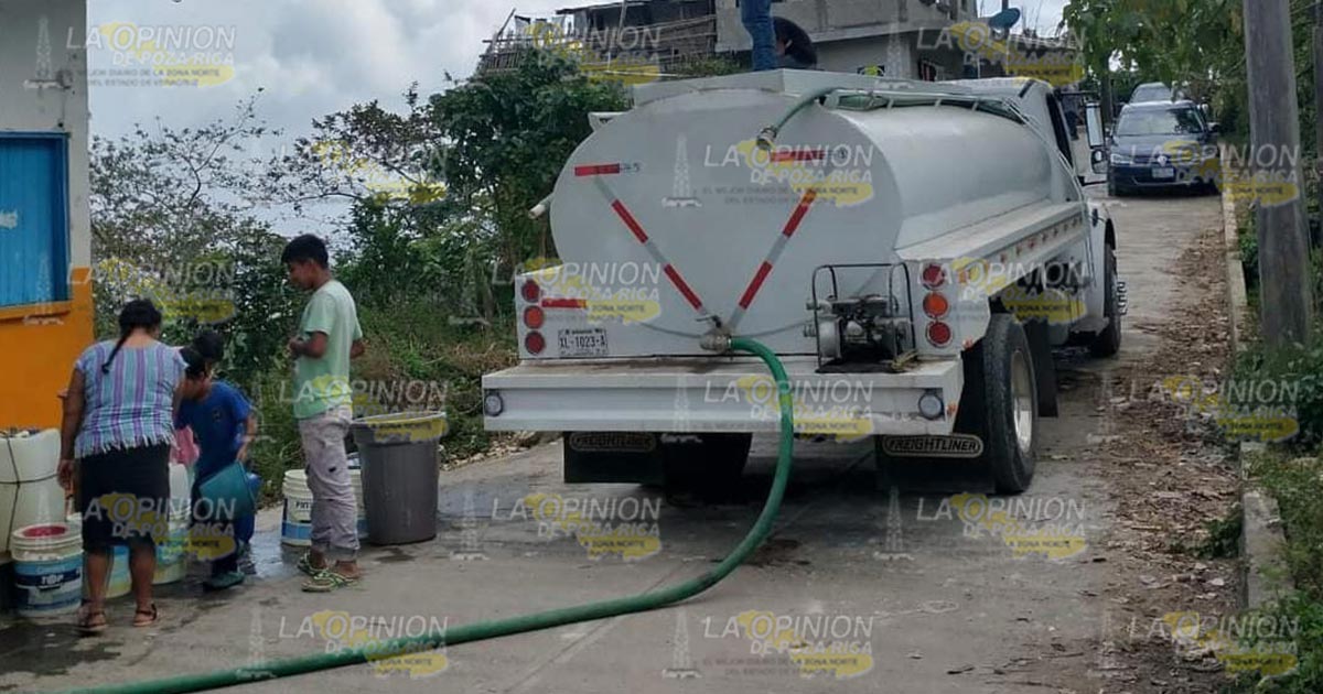 Inservible red de agua potable en Mecatlán