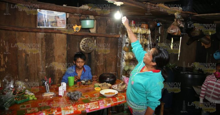 Instalan paneles solares en viviendas serranas