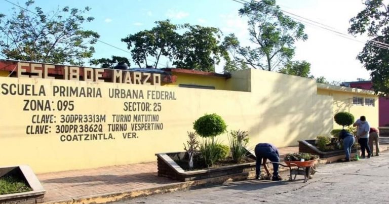 Limpieza general en escuelas del municipio de Coatzintla