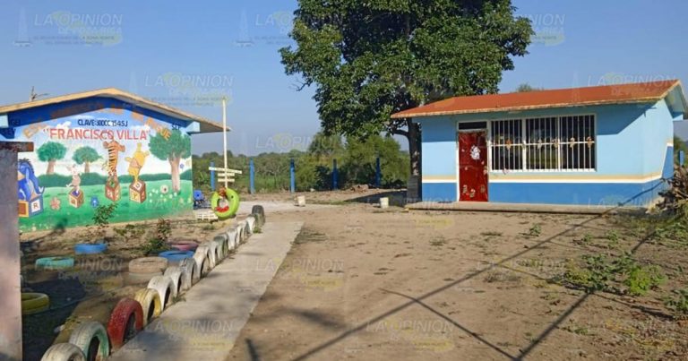 Más de 350 escuelas en riesgo de no recibir obras por irregularidades