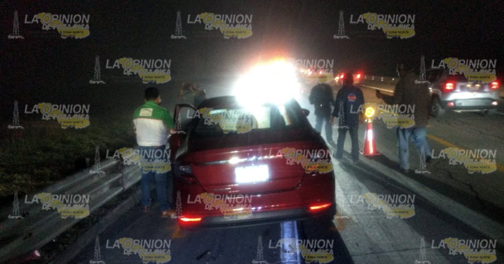 Muere incinerada tras choque en autopista