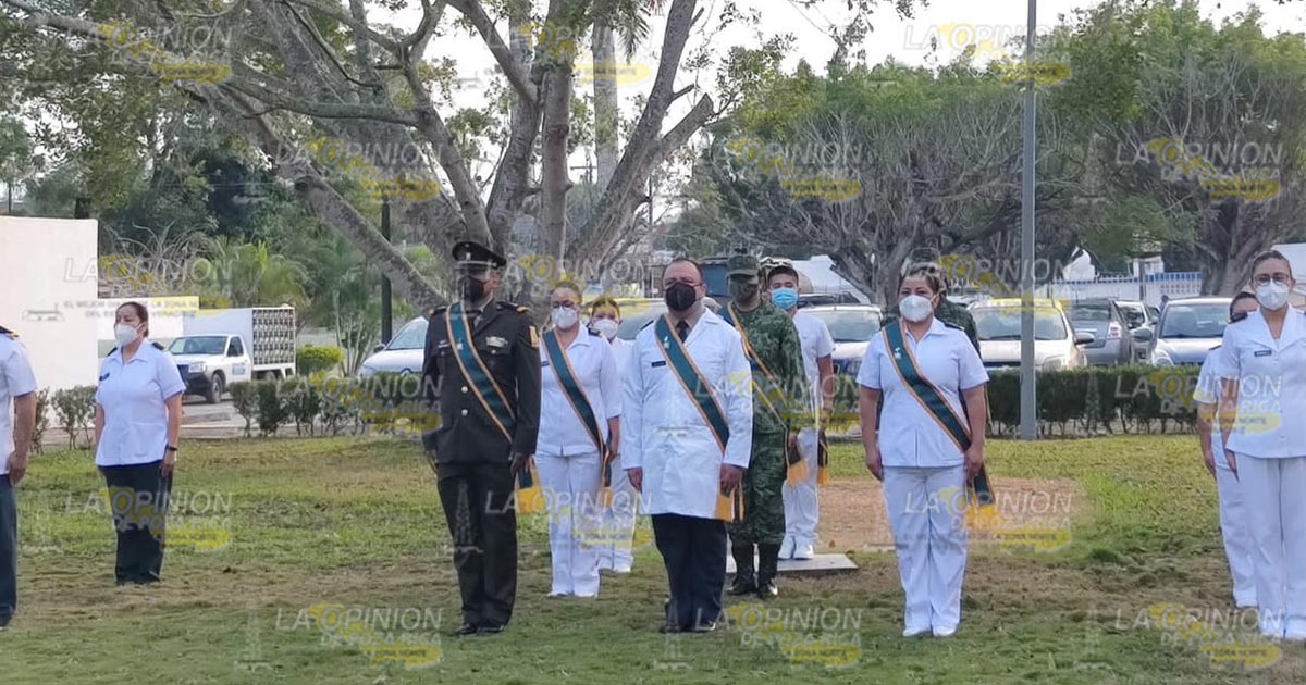 Otorgan la más alta distinción a personal por lucha contra la pandemia Otorgan la más alta distinción a personal por lucha contra la pandemia 2