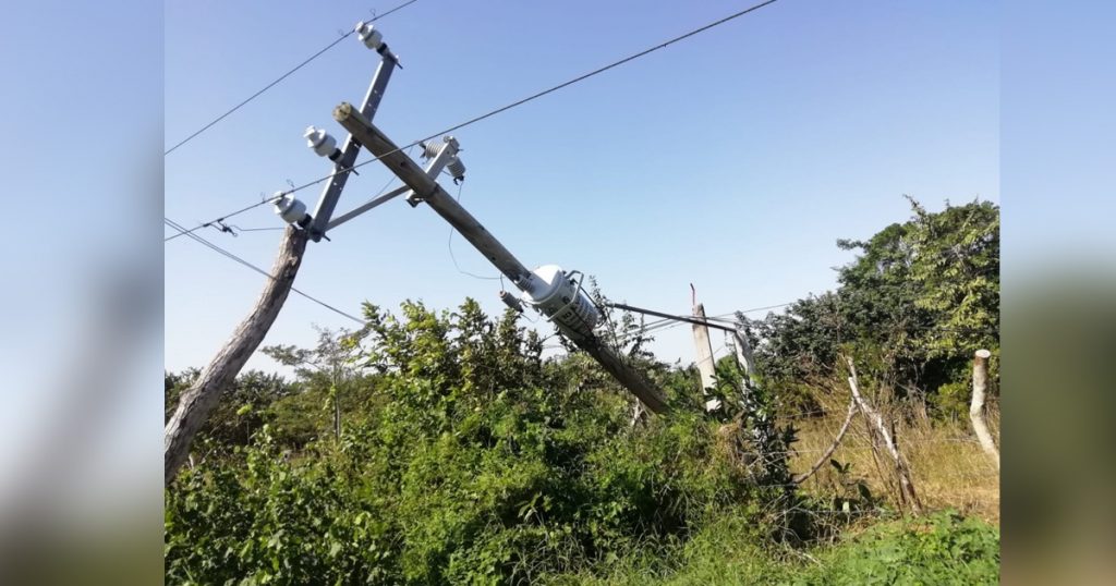 Potente norte derriba 6 postes y deja sin luz a habitantes de la Isla del Ídolo