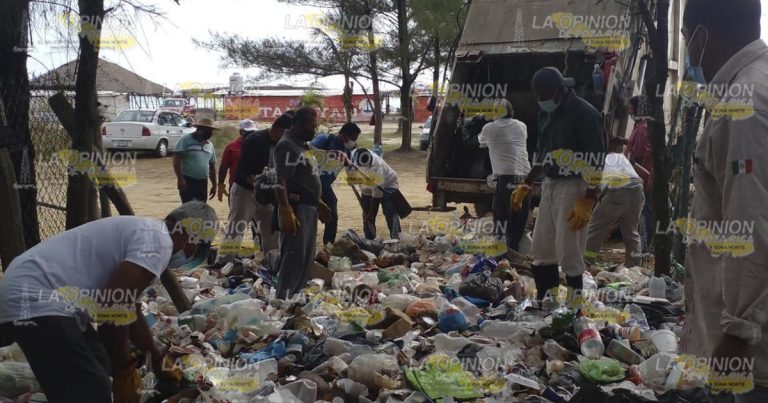 Retiran cochinero que dejó Citlali Medellín en la playa de Tamiahua