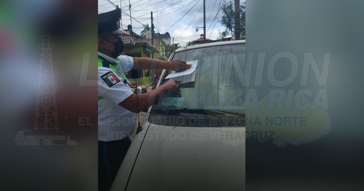 Tránsito pide a dueños de vehículos maceta los retiren de la vía pública