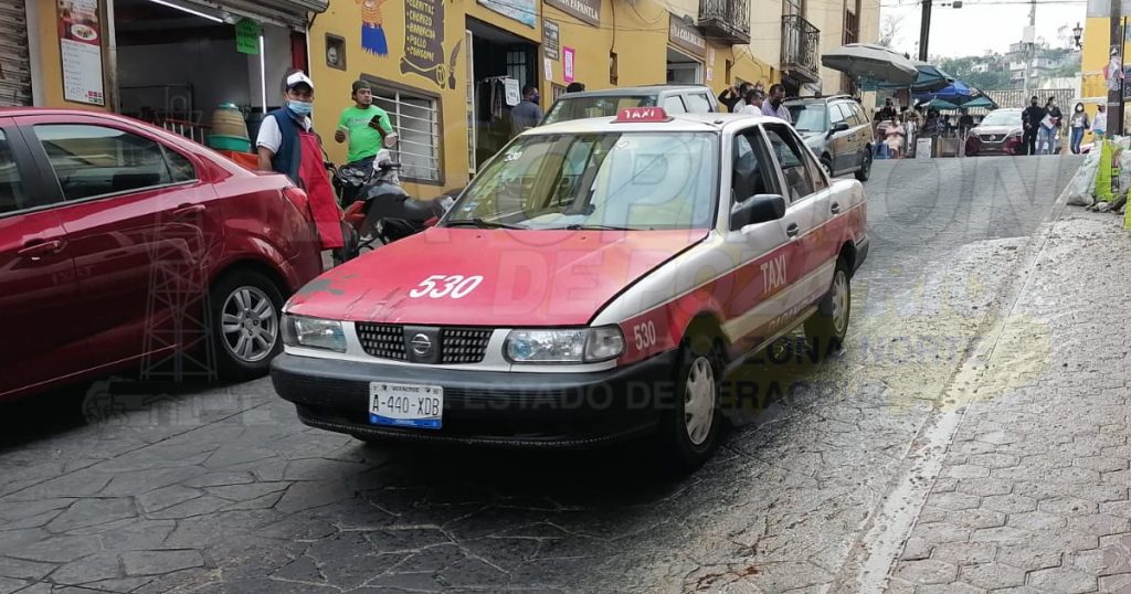 Se azolva drenaje en el mercado Miguel Hidalgo