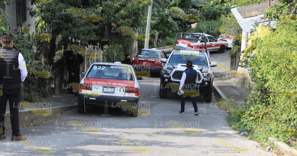 Localizan taxi abandonado