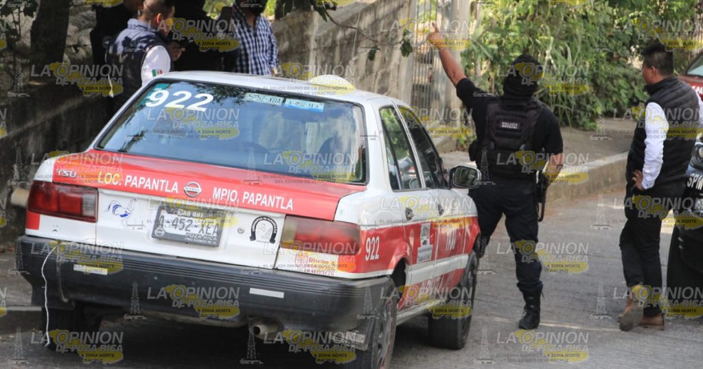 Localizan taxi abandonado