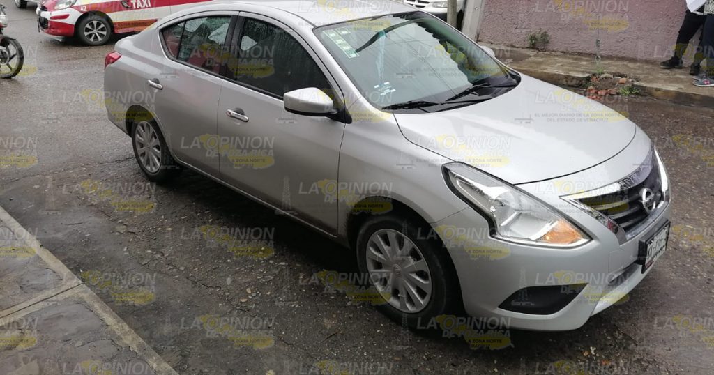 Taxista no hizo alto y choca en Papantla