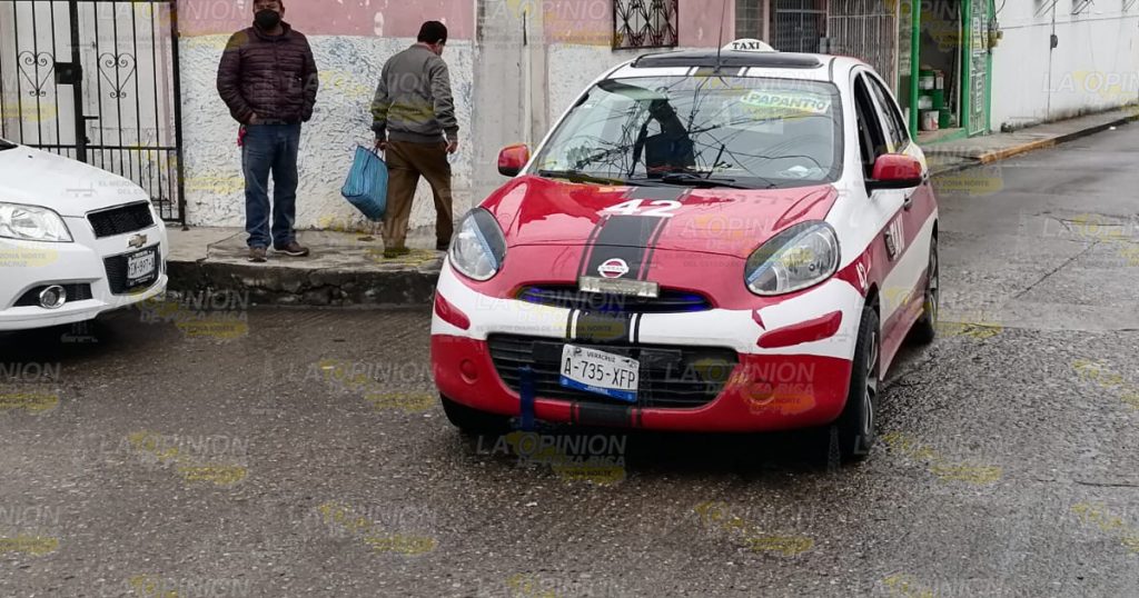 Taxista no hizo alto y choca en Papantla