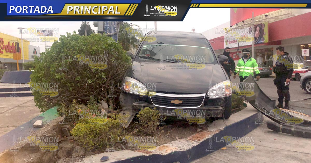 Terminó arriba del camellón