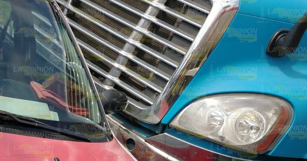 Tráiler se lleva un vehículo de alquiler