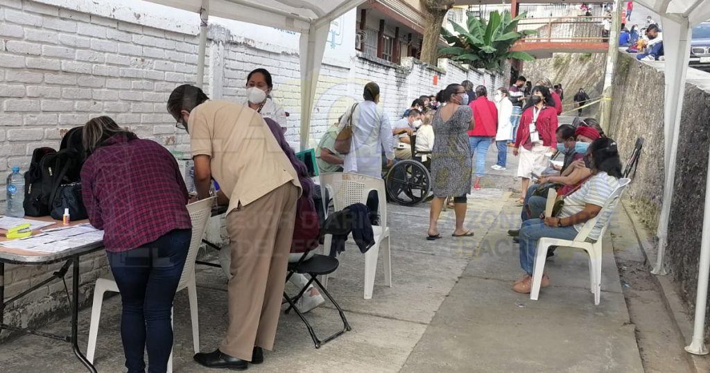 Vacunarán a 6 mil 500 docentes del Totonacapan
