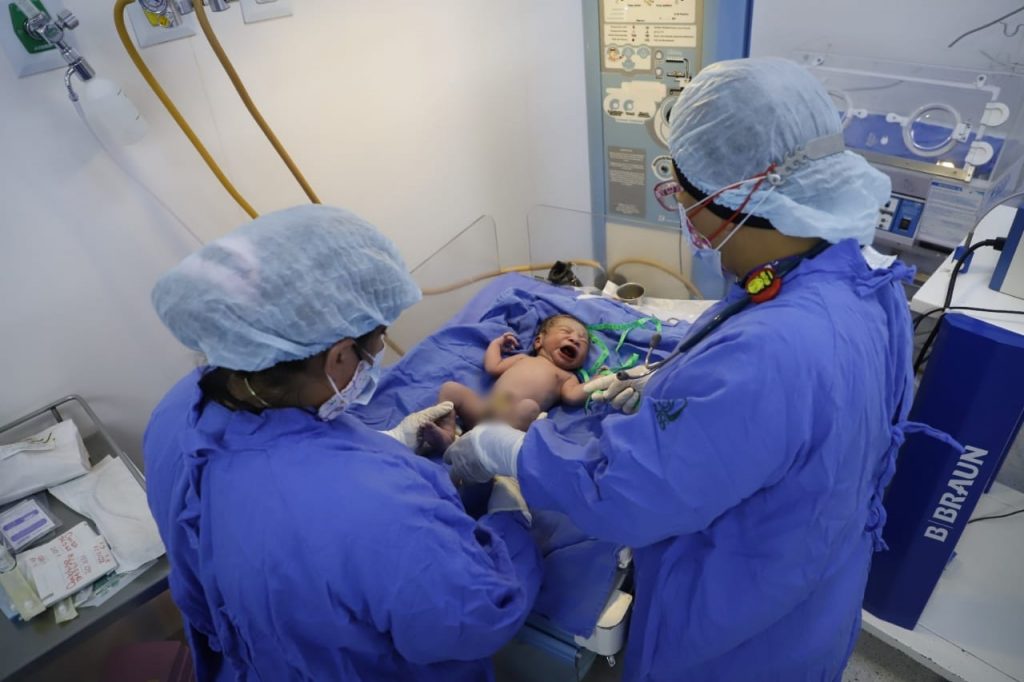 Zabdiel es el primer bebé de 2022 que nace en el IMSS