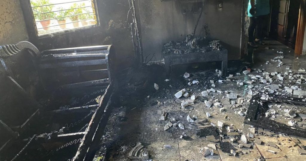 ¡Arde mobiliario en un domicilio! 2