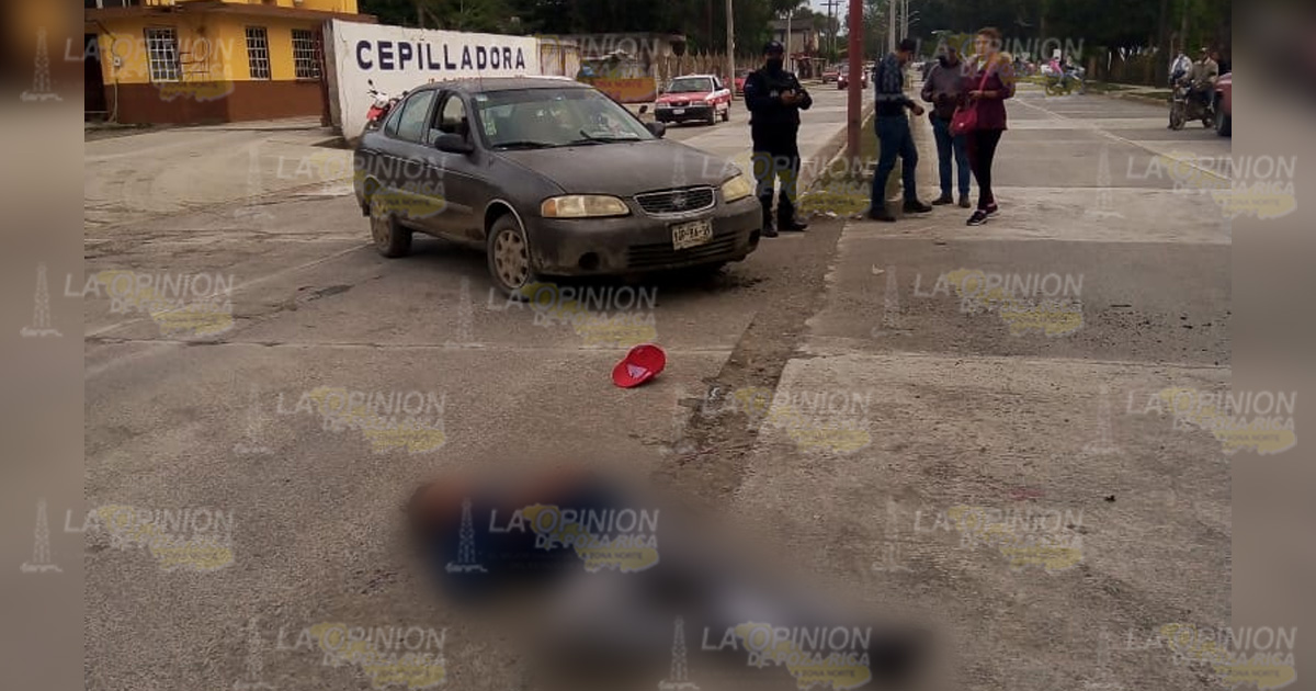 ¡Sentra tira a motociclista!