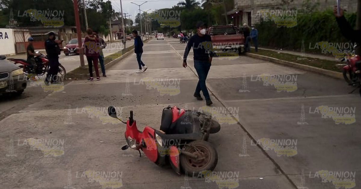 ¡Sentra tira a motociclista!