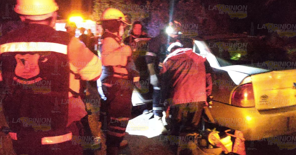 7 lesionados tras volcar un autobús en Tepetzintla