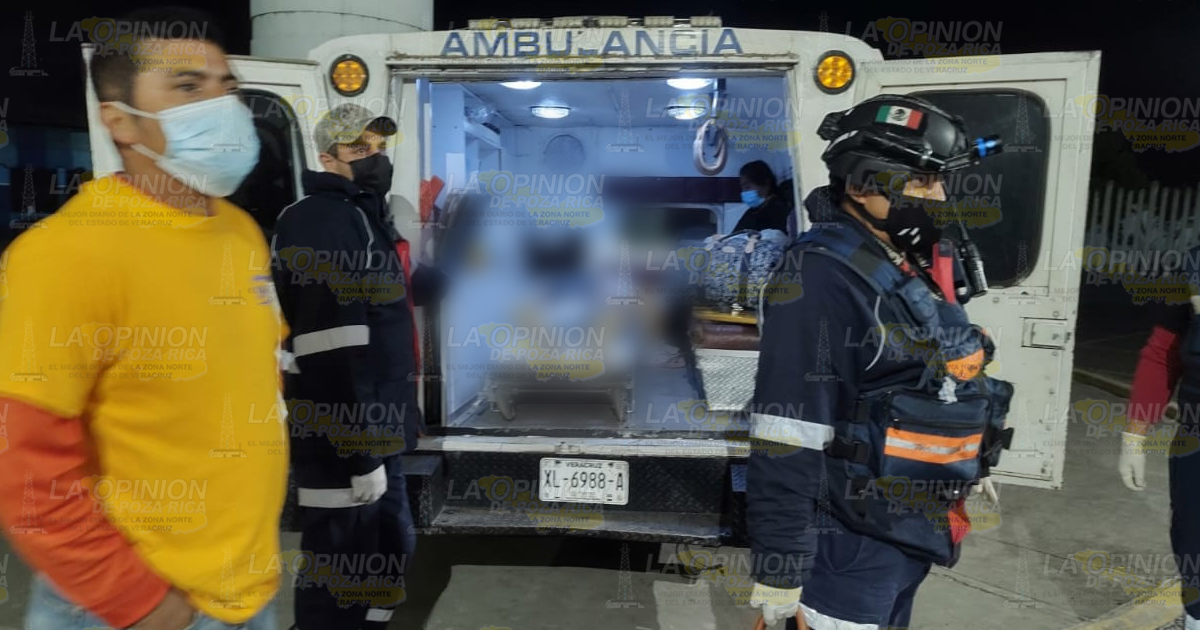 7 lesionados tras volcar un autobús en Tepetzintla