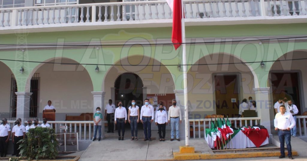 Abanderan escoltas de instituciones educativas