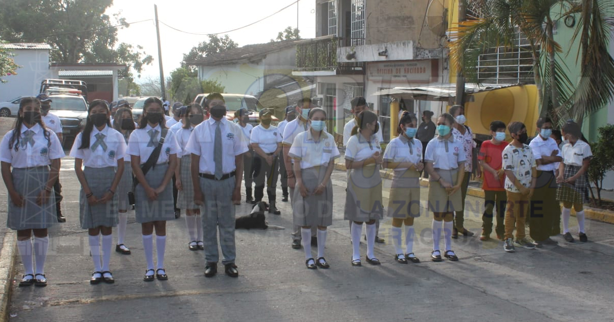 Abanderan escoltas de instituciones educativas