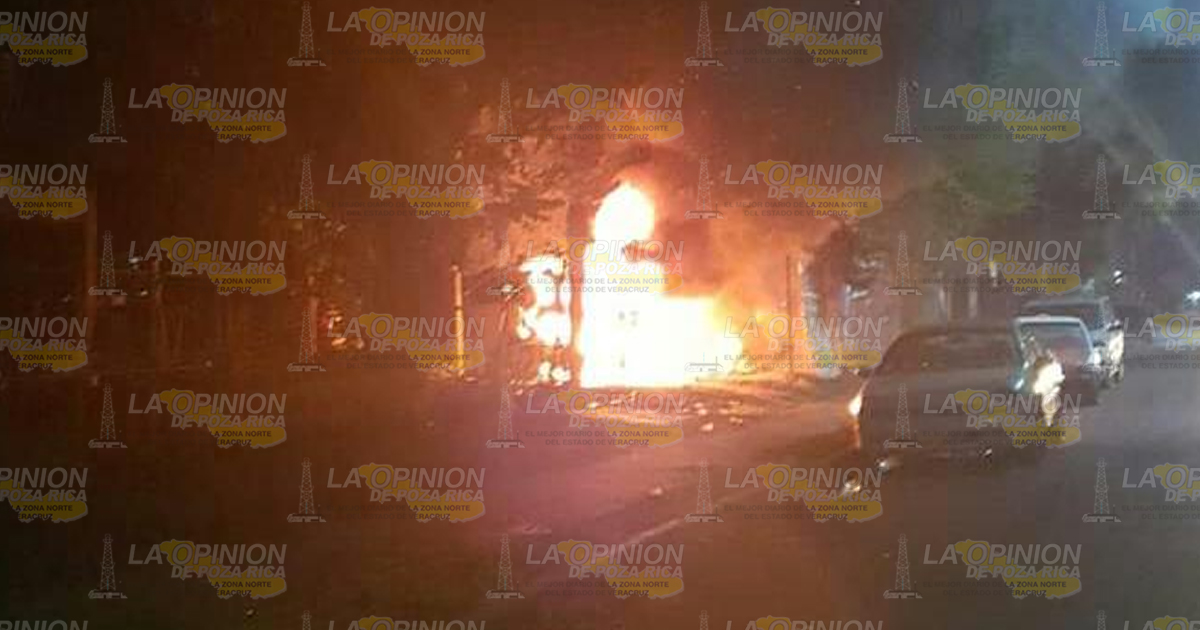 Arde taller mecánico en Tuxpan