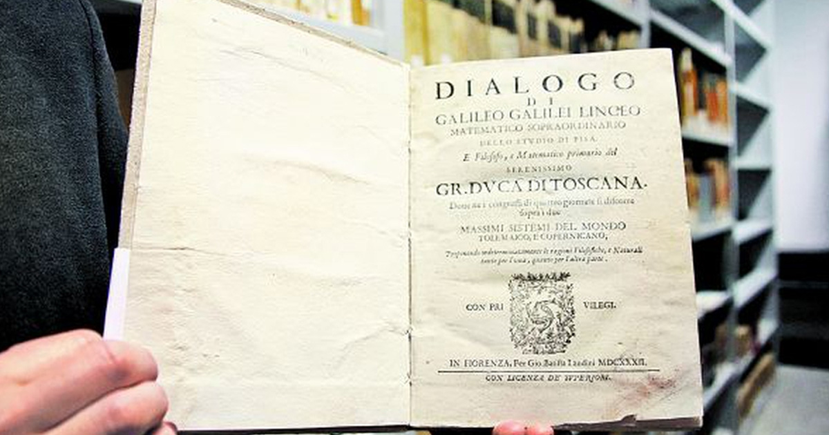 Hallan en una biblioteca escolar copia de la obra de Galileo