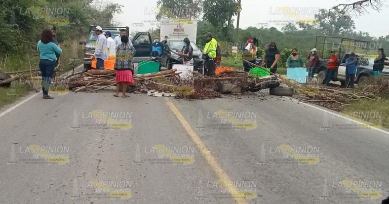 Bloquean carretera Chote-Espinal