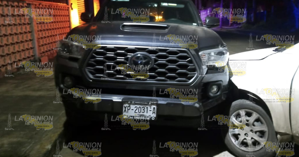 Camioneta pierde el control y choca