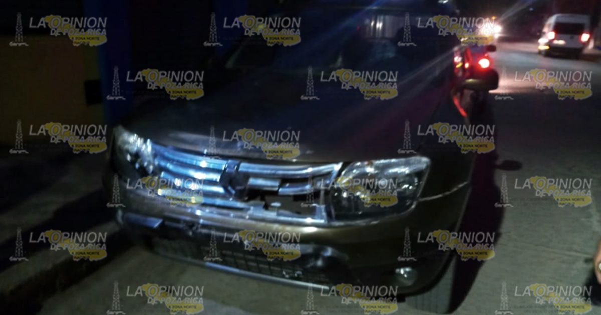 Camioneta pierde el control y choca