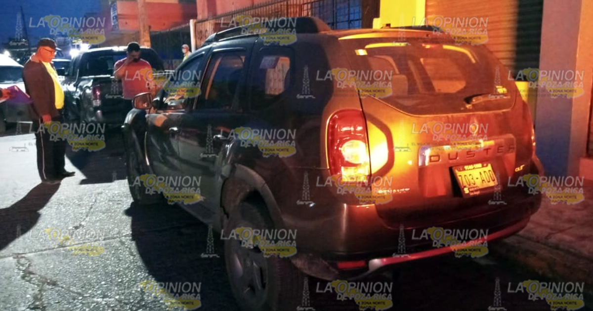 Camioneta pierde el control y choca