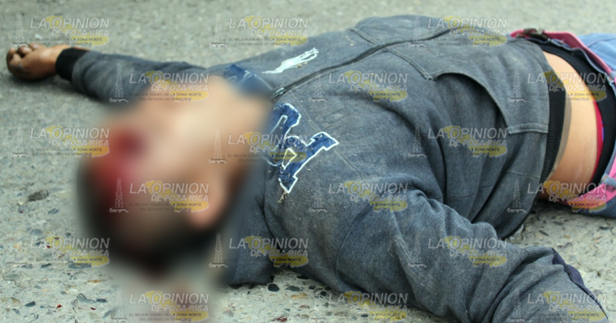 Casi se mata al caer de vehículo en movimiento