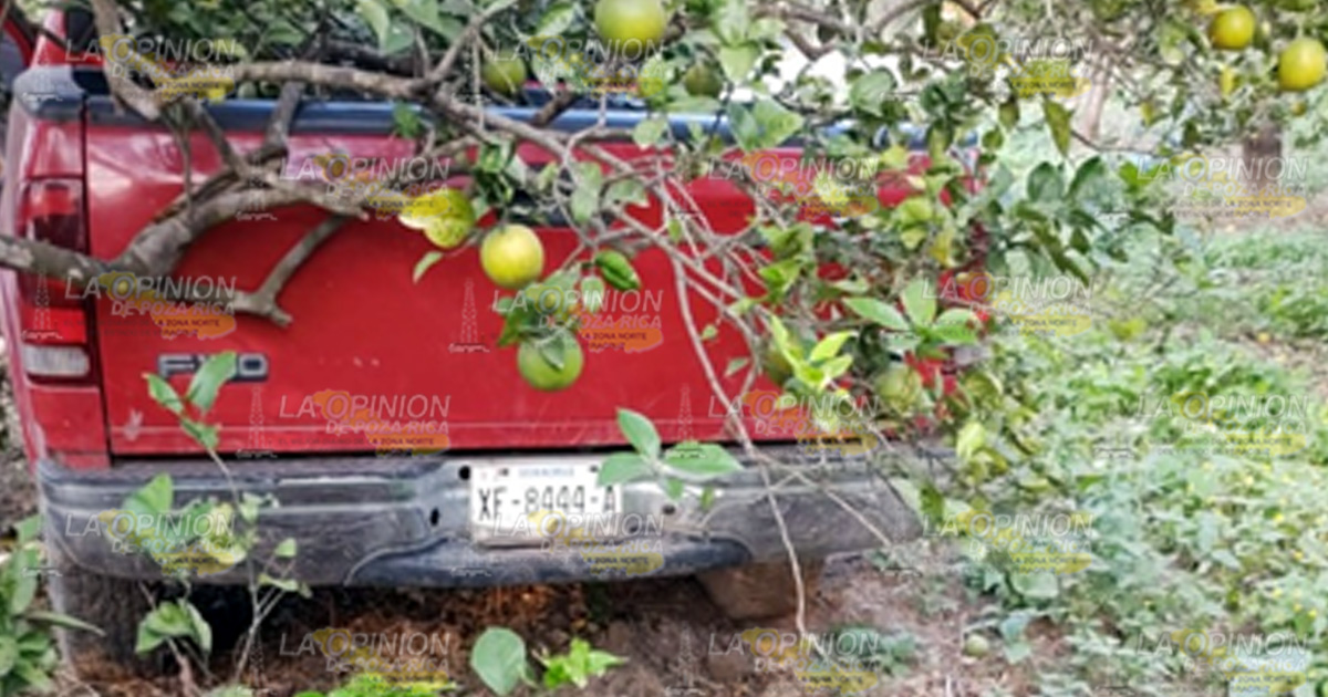 Chocan y abandonan camioneta
