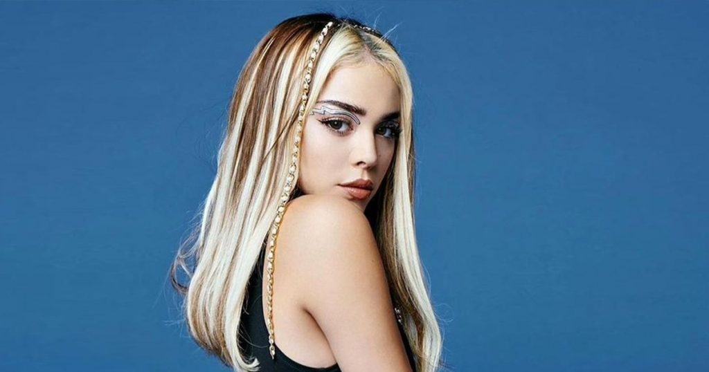 Danna Paola responde saludo de Eleazar Gómez