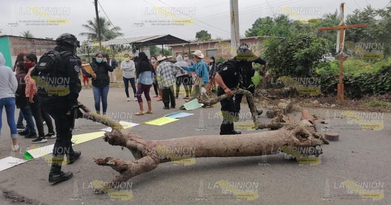 Desbloquean brevemente carretera Chote-Espinal