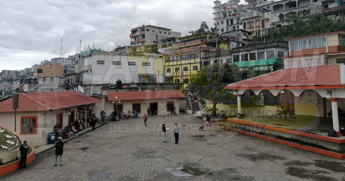 Exregidor cierra el paso a sus vecinos de Filomeno Mata