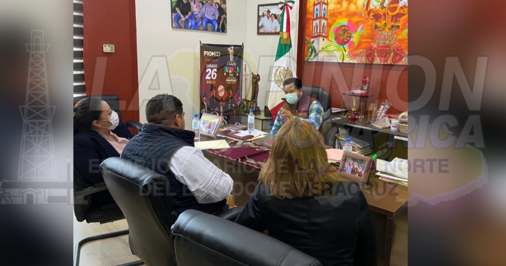 Entregan maletas de Fundación Telefónica en Papantla