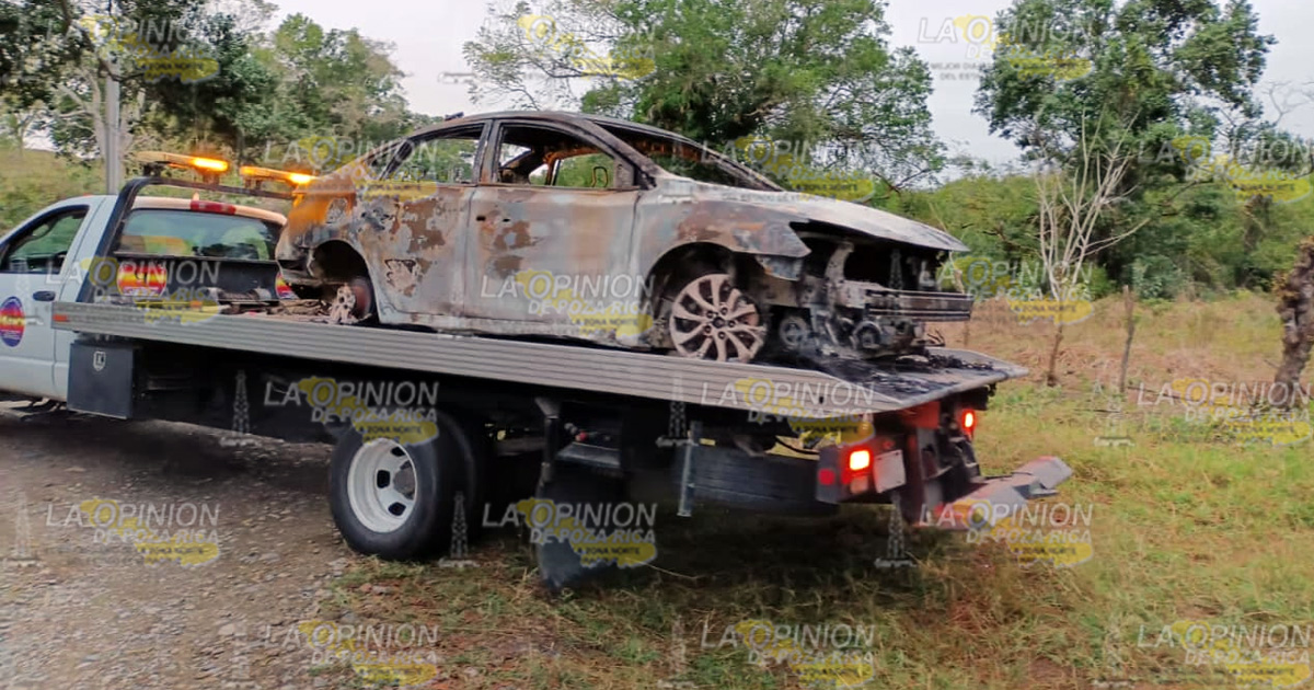 Hallan auto quemado