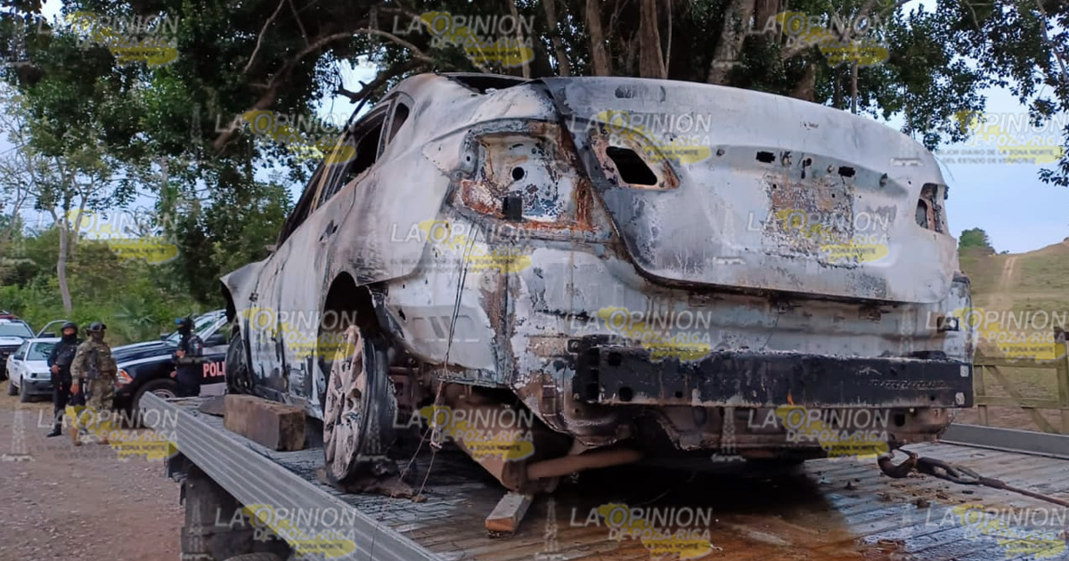 Hallan auto quemado