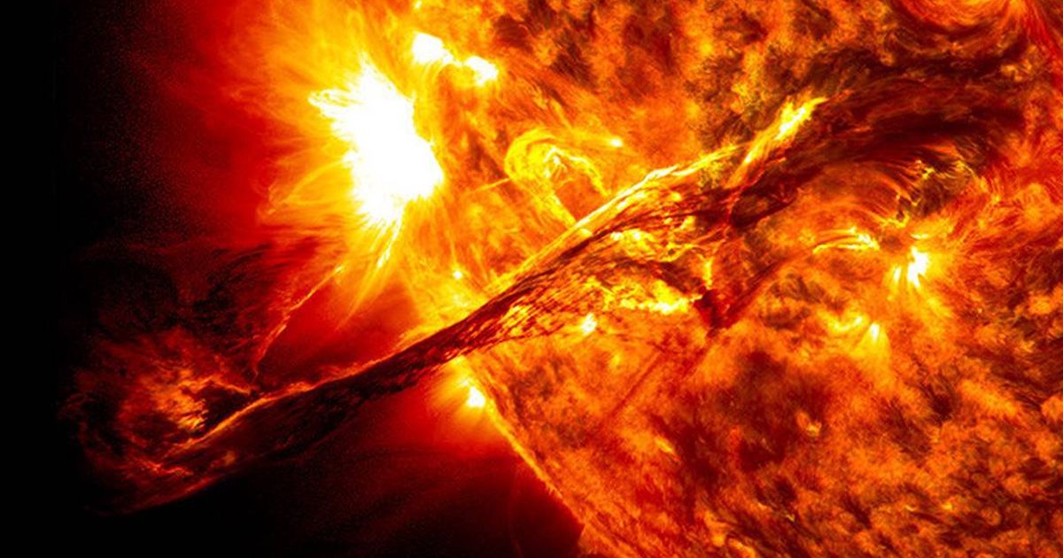 Captan llamarada solar de millones de kilómetros de altura