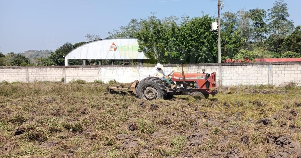 Rehabilitan campo Albino Díaz en Castillo de Teayo